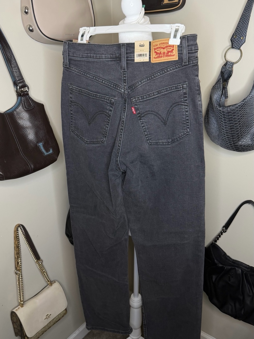 NWT Levi's Women Black Ribcage Straight Jeans - Size 30